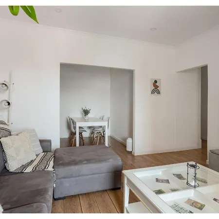 Joivy Marvellous 2-bed Flat With Balcony Лиссабон