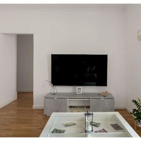 شقة Joivy Marvellous 2-bed Flat With Balcony